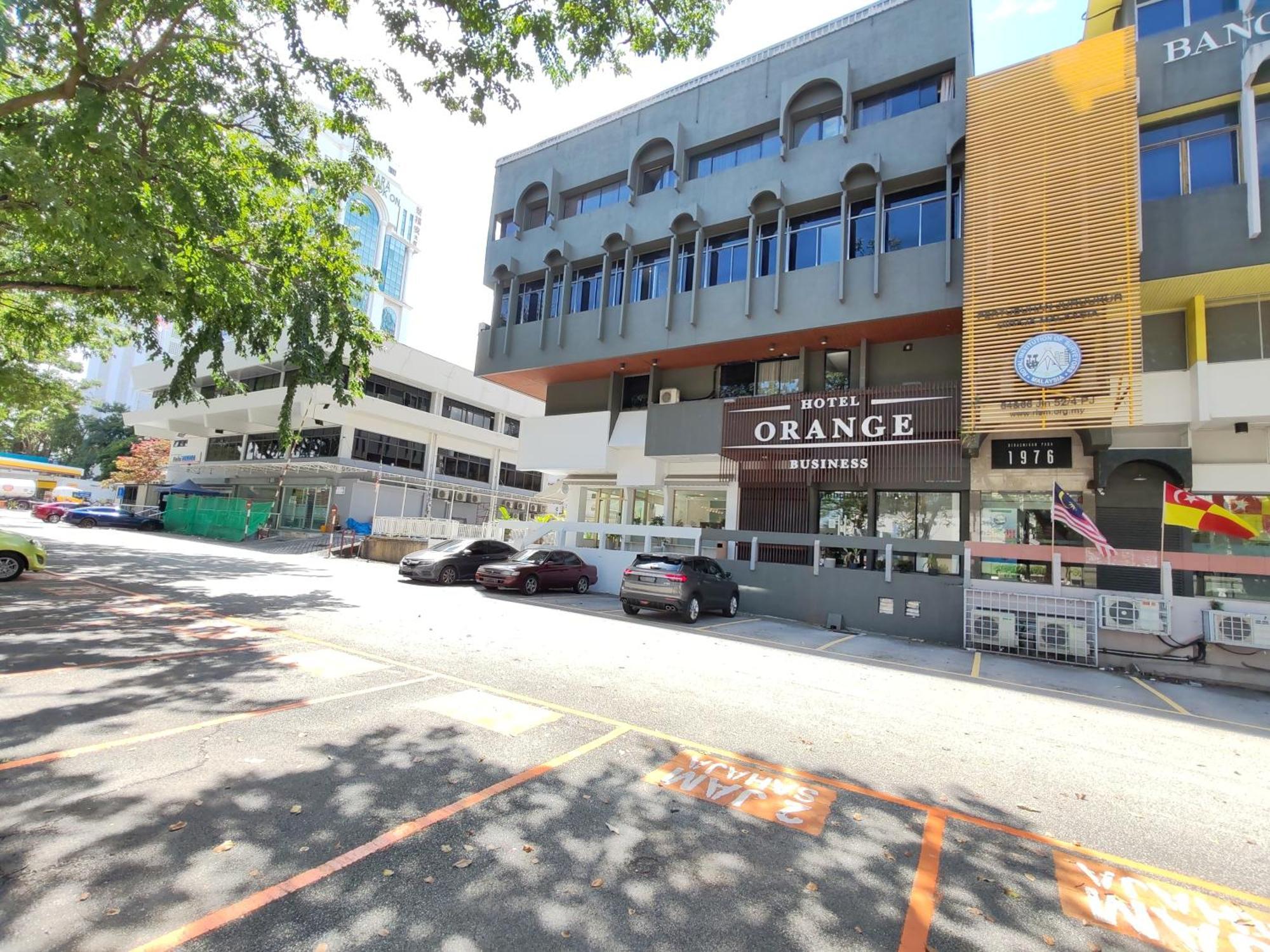 Orange Business Hotel